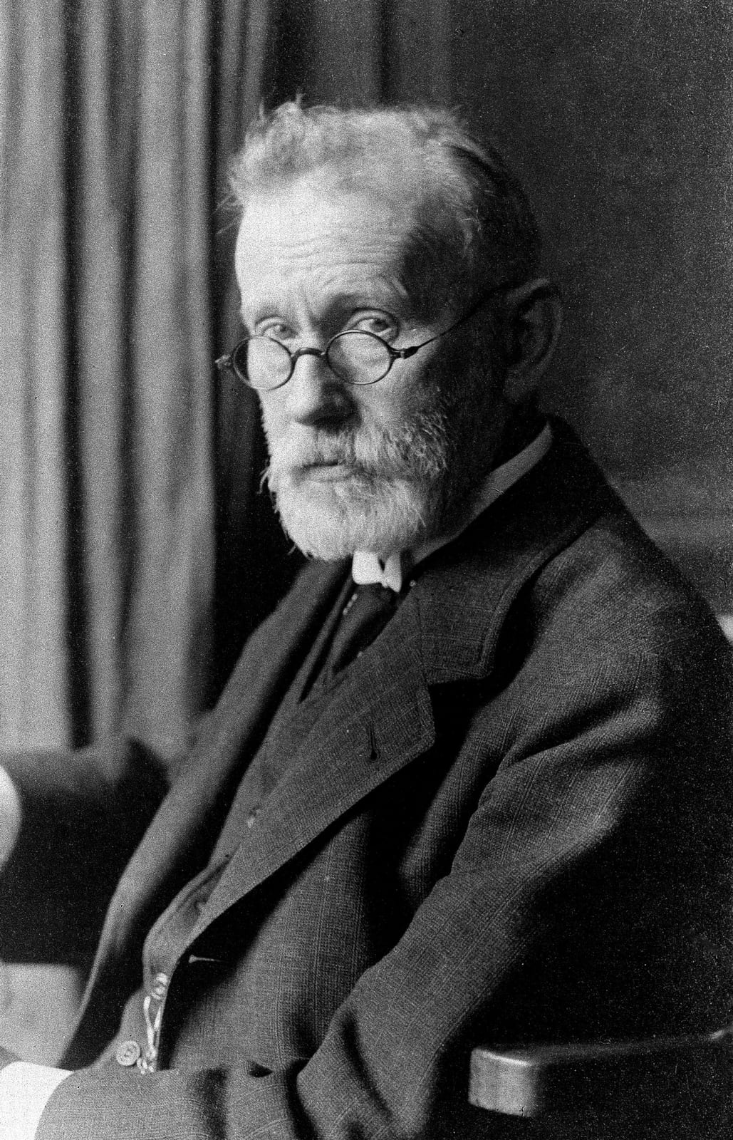 Portrait or photograph of Paul Ehrlich: Paul Ehrlich