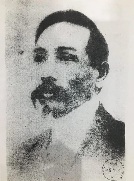 Portrait or photograph of Phan Châu Trinh: Phan Châu Trinh 37 tuổi, lúc mới ra tù tại Côn Đảo.