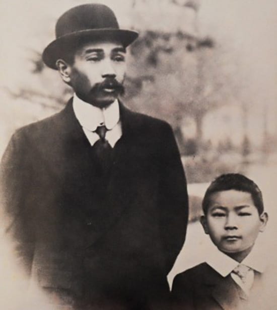 Portrait or photograph of Phan Châu Trinh: Phan Châu Trinh and his son Phan Châu Dật in France