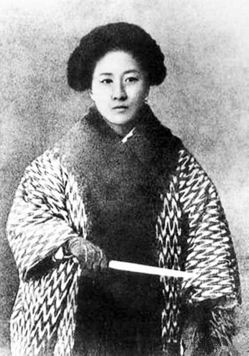 Portrait or photograph of Qiu Jin: w:Qiu Jin 秋瑾, Chinese revolutionary matyr.