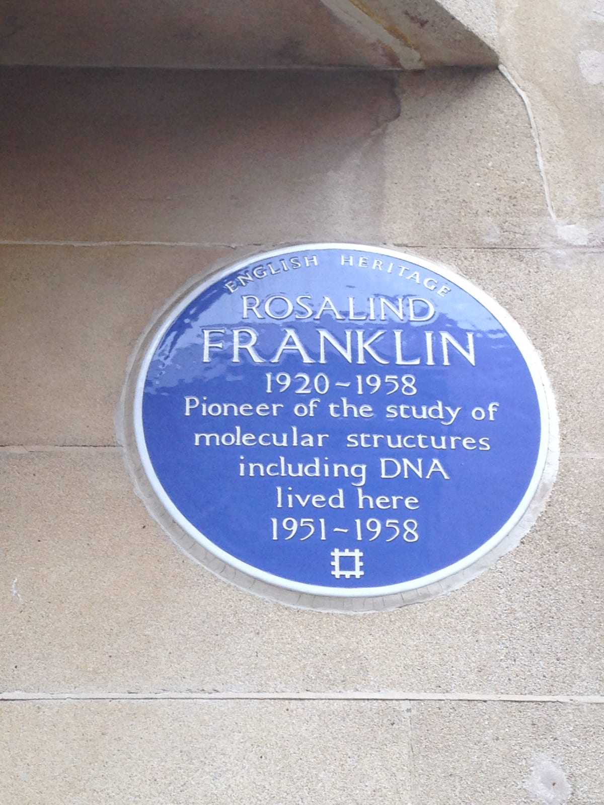 Portrait or photograph of Rosalind Franklin: An English Heritage blue plaque for Rosalind Franklin at Donovan Court, Drayton Gardens, Chelsea, SW10 9QS in the R