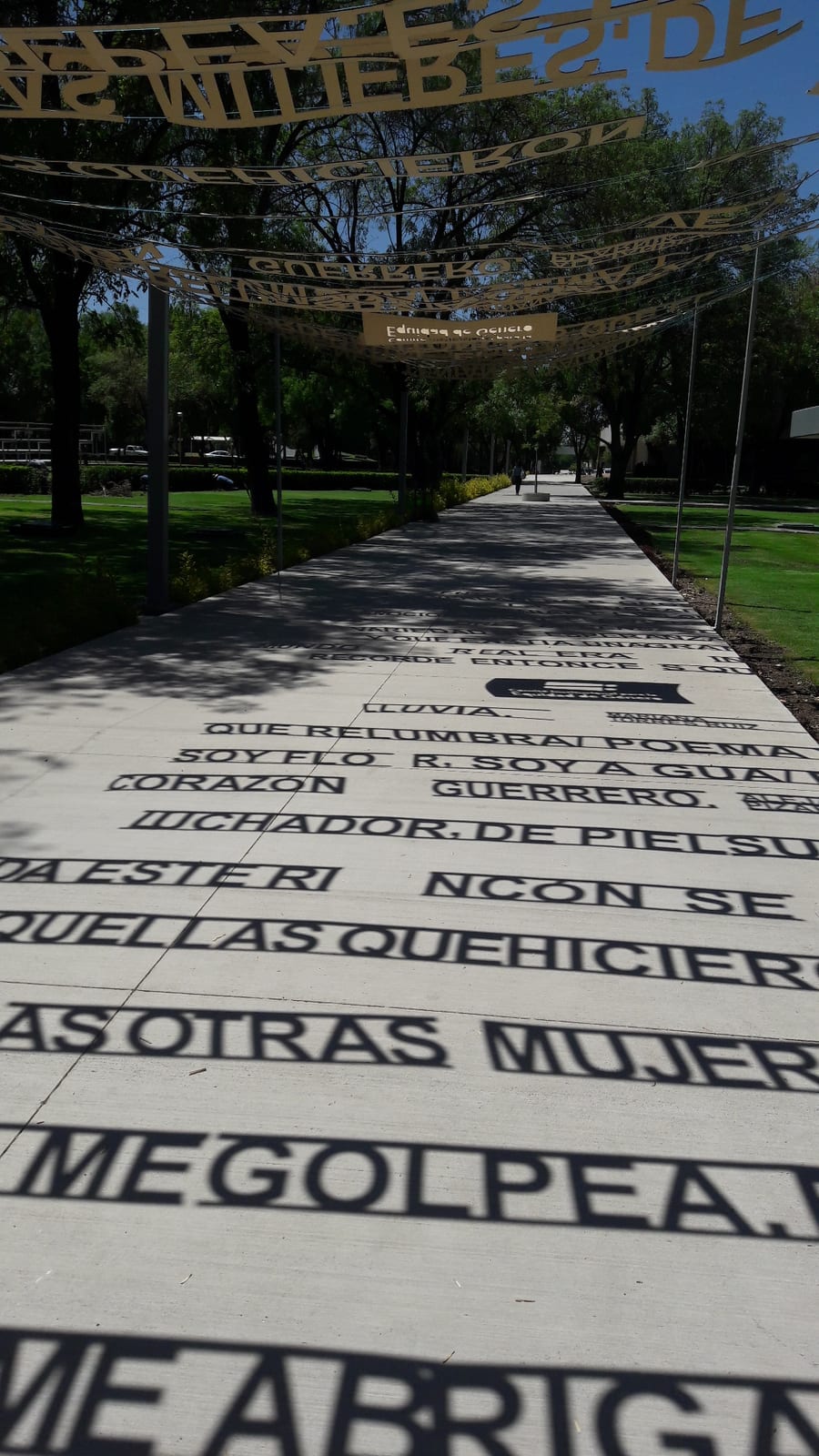 Portrait or photograph of Rosario Castellanos: Instalación con frase de Rosario Castellanos en la UAA