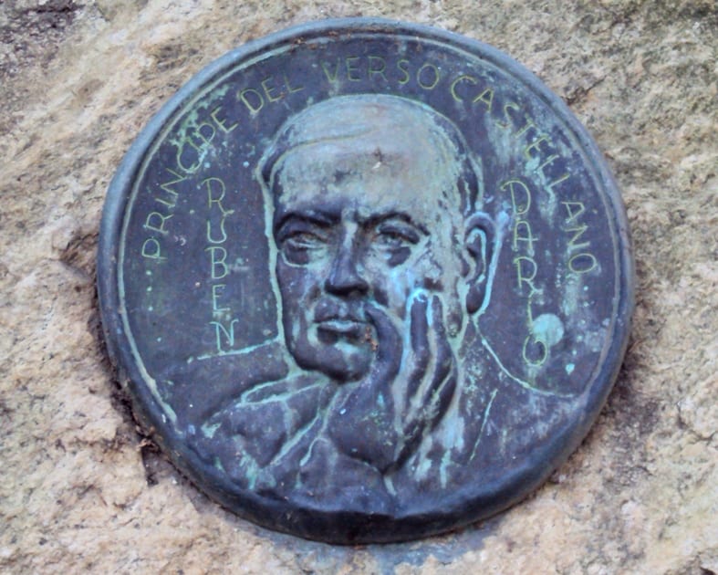 Portrait or photograph of Ruben Dario: See title