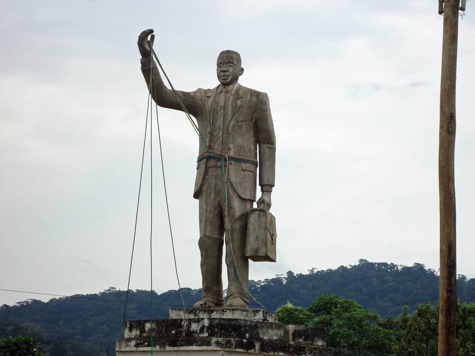 Portrait or photograph of Ruben Um Nyobe: Statue of Ruben Um Nyobè erected in the heart of the town of Eseka, Cameroun with the support of Minister Frédéric Kod