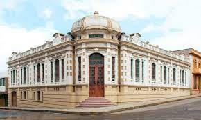 Portrait or photograph of Salvador Diaz Miron: Casa Fernández en calle Salvador Díaz Mirón y 20 de Noviembre a 100 metros del Palacio Municipal hoy nuevo Museo