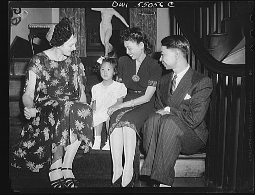 Portrait or photograph of Seni Pramoj: Left to right: Lady Catherine Sansom, wife of Sir George Sansom, British Minister, British Embassy, Washington D.C.; Niya