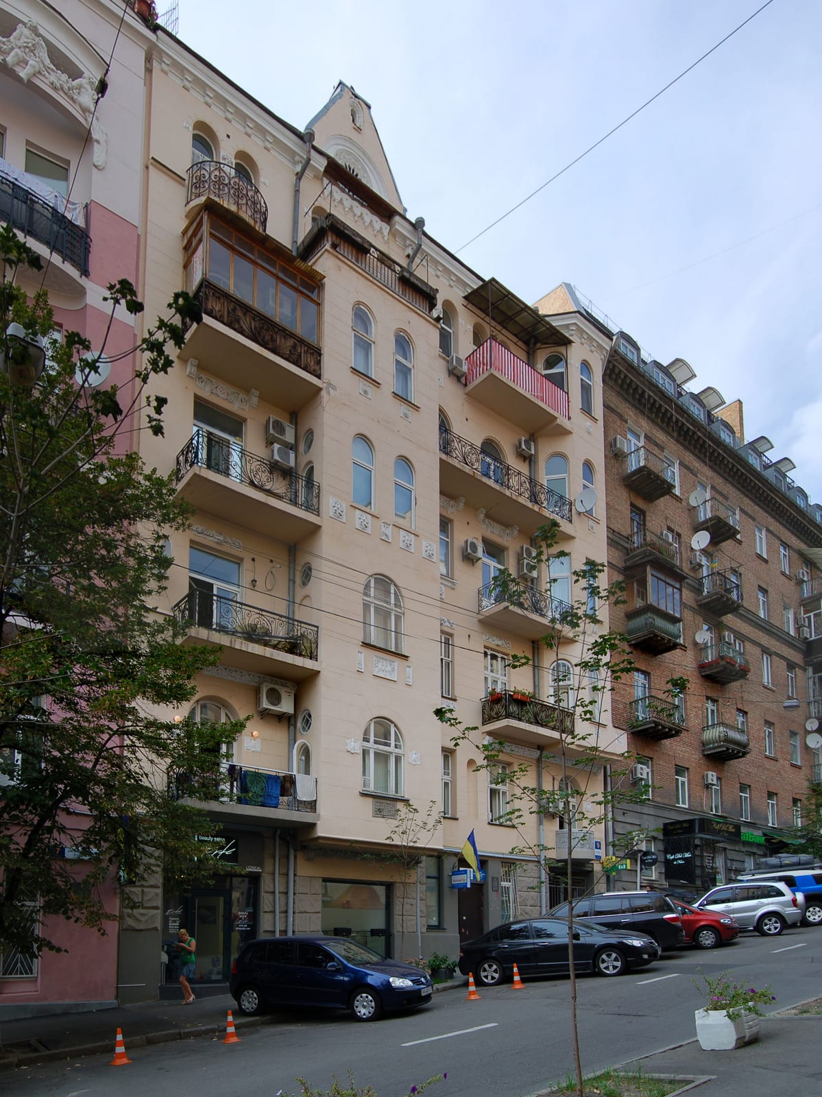 Portrait or photograph of Sergei Korolev: Immeuble n°9 de la rue Kostyolnaya, Kiev. Dans cet immeuble a vécu Sergei Korolev