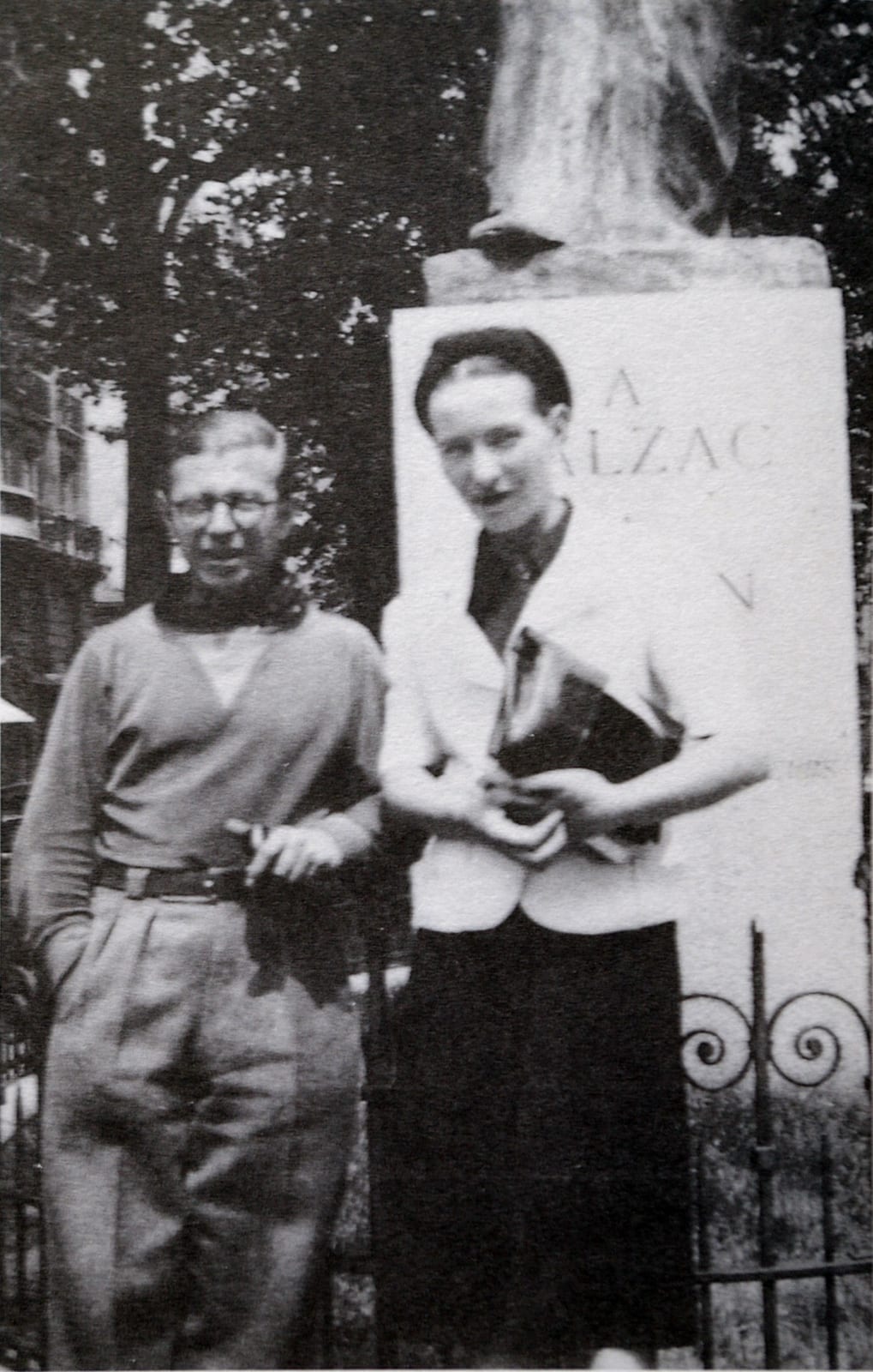 Portrait or photograph of Simone de Beauvoir: Jean-Paul Sartre and Simone de Beauvoir at Balzac Memorial