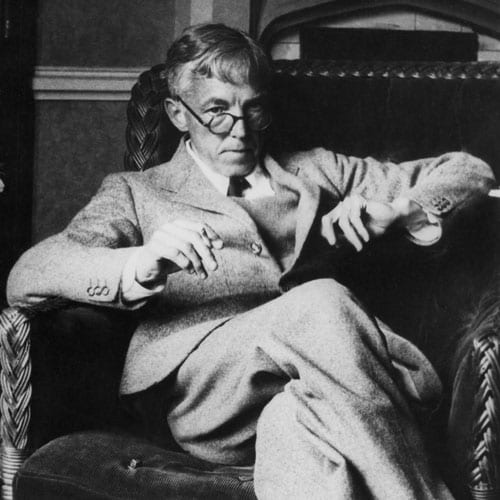 Portrait or photograph of Srinivasa Ramanujan: Photographie von Godfrey Harold Hardy (1877-1947) in seiner Blütezeit. "Um so sitzen zu können, muß man in einer