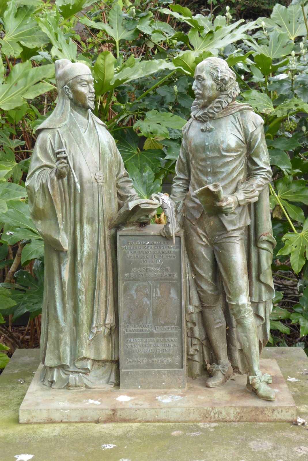 Memorial or place connected to Tang Xianzu: Statues of Tang Xianzu and William Shakespeare