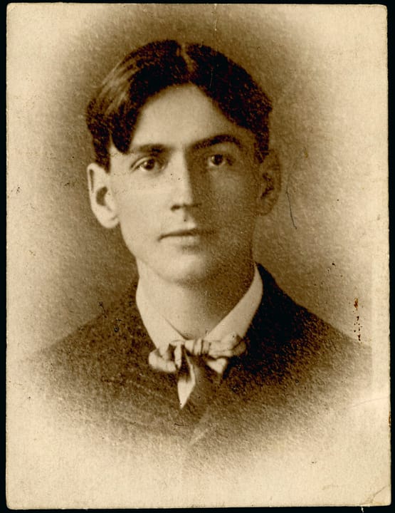 Portrait or photograph of Tom Thomson: Head and shoulders portrait of Tom Thomson