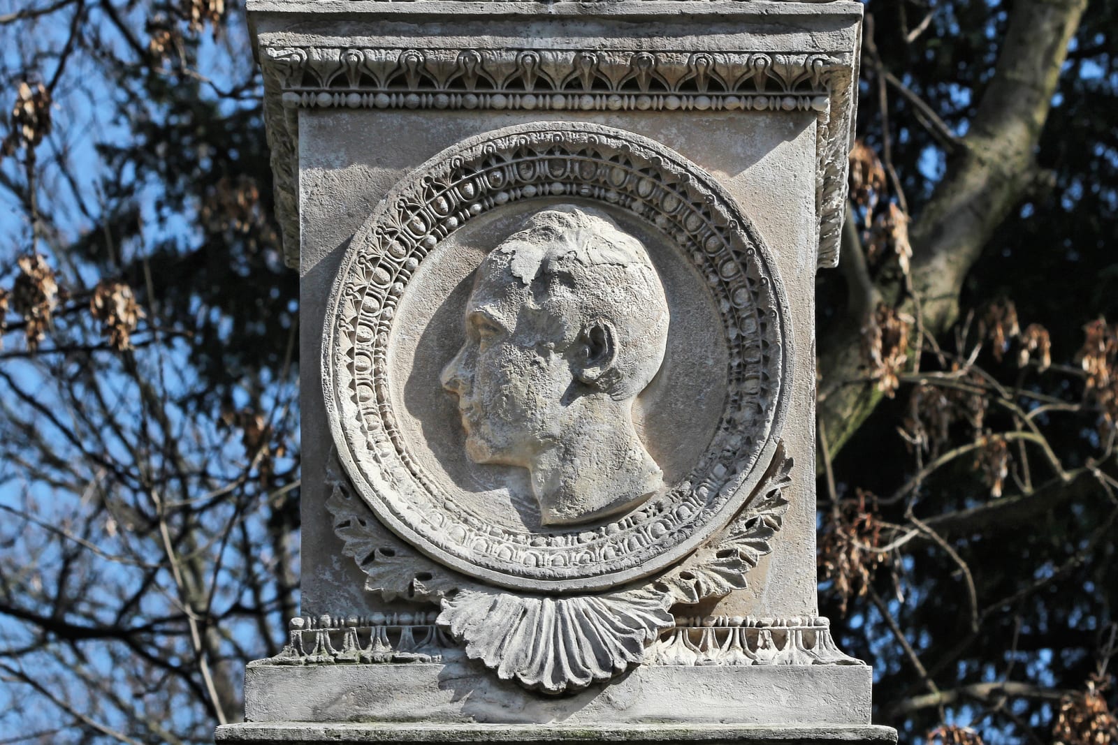 Portrait or photograph of Vincenzo Bellini: Médaillon.