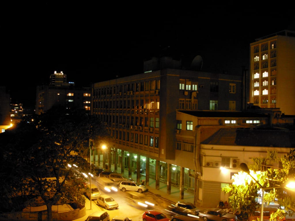 Image connected to Viriato da Cruz: Luanda at night.