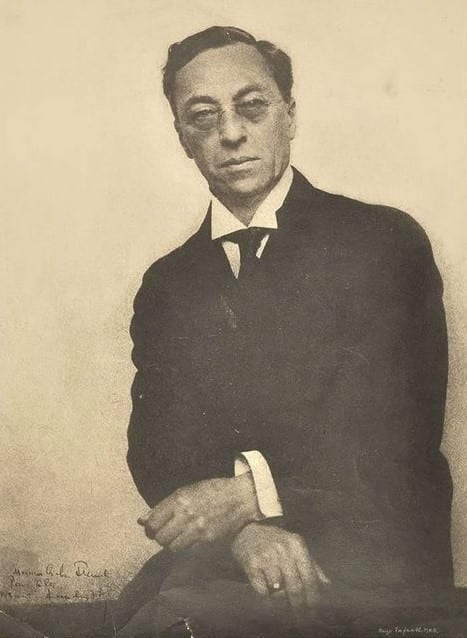 Portrait or photograph of Wassily Kandinsky: Hugo Erfurth - Portrait des Wassily Kandinsky , 1923 Mit einer Widmung von Wassily Kandinsky: »meinem lieben Freund