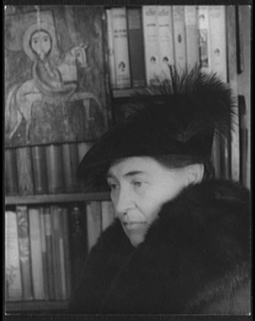 Portrait or photograph of Willa Cather: Title: Portrait of Willa Cather Abstract: 1 photographic print : gelatin silver.