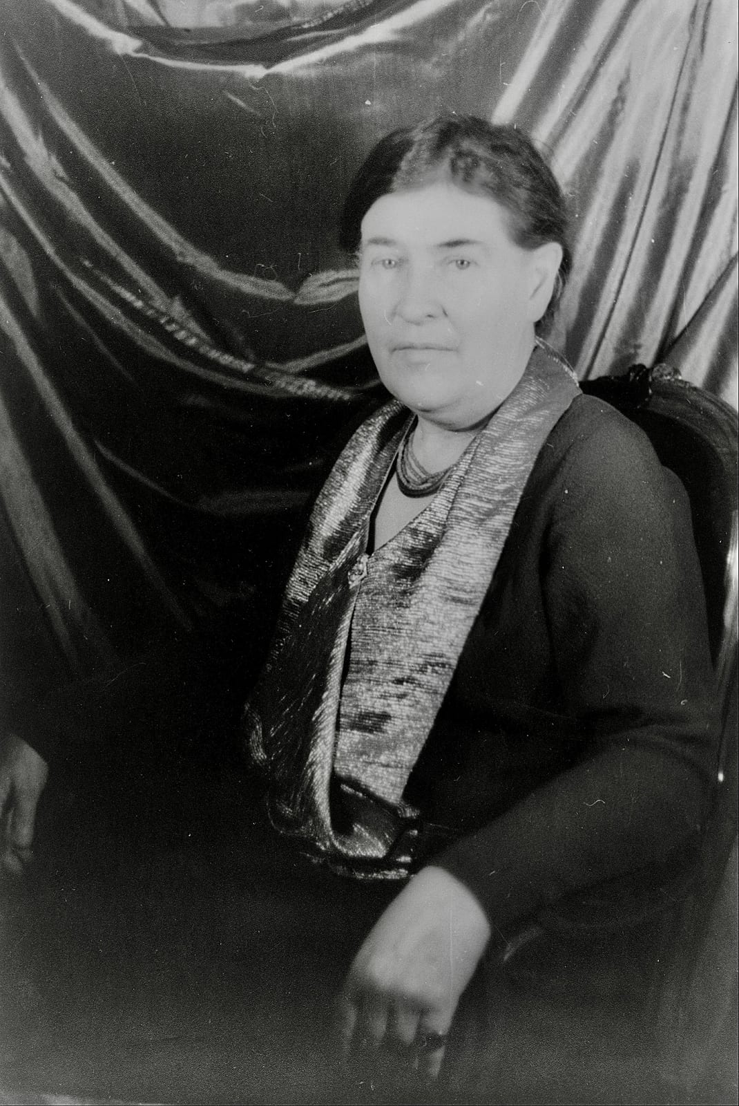 Portrait or photograph of Willa Cather: Title: Portrait of Willa Cather Abstract: 1 photographic print : gelatin silver.