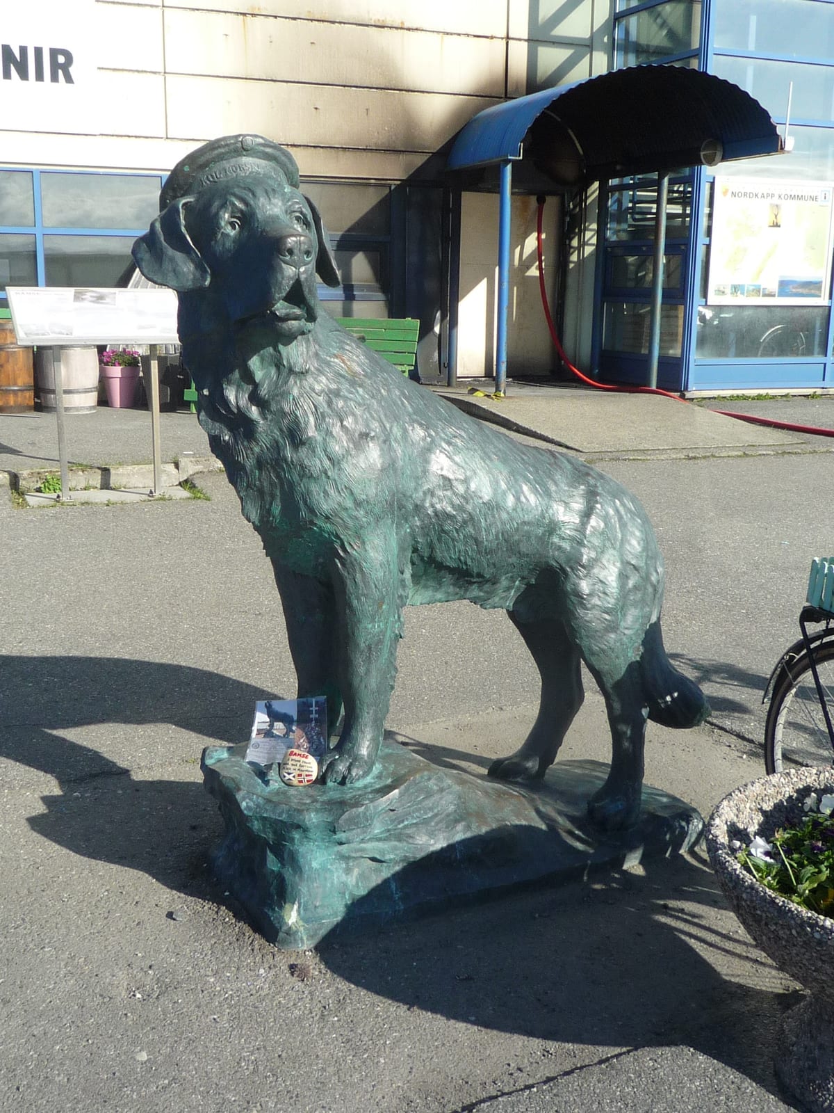 Photograph or image of Bamse: Statue of Bamse on the quayside in Honningsvåg , Norway. A few metres away is this troll .