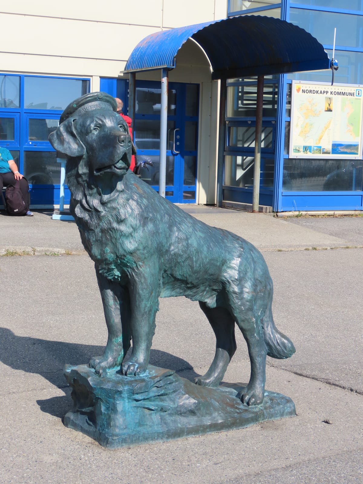 Photograph or image of Bamse: A duplicate of the bronze statue of Bamse by Scottish sculptor Alan Herriot. Bamse (Norwegian for "teddy bear") was a St. Bernard