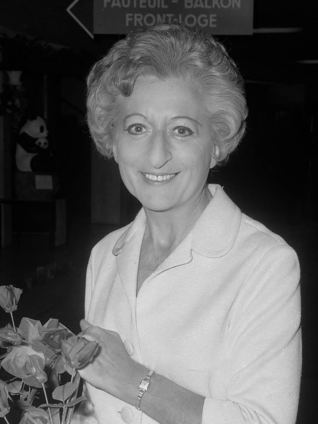 Photograph or image of Elsa: Hare Majesteit en prins Bernhard aanwezig bij premiere van film "Elsa de Leeuwin" ("Born Free", regie: James Hill, 1966) in City Th