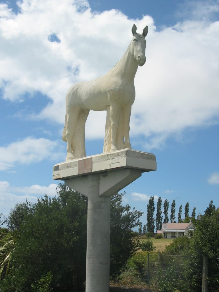 Photograph or image of Phar Lap: en:Phar Lap Statue just outside of Timaru, New Zealand.